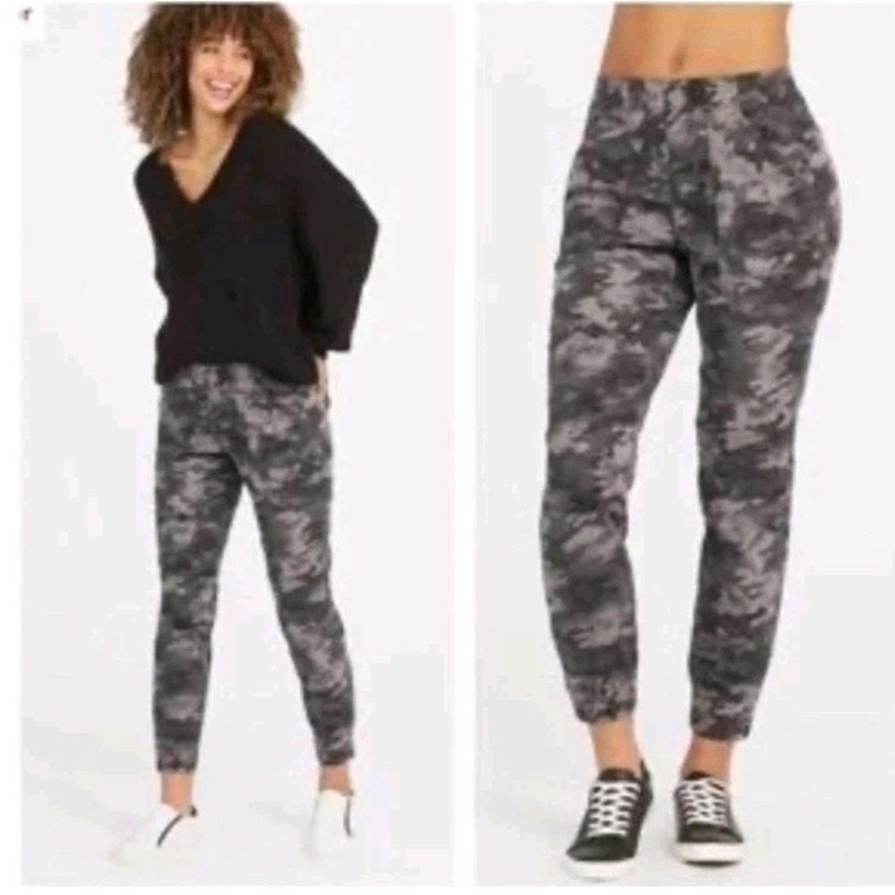 Spanx Pants Stretch Twill Cargo Joggers Black Wash Camo Shaping High Rise Size M